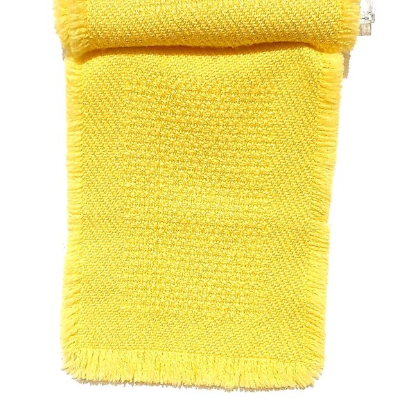 Vintage Table Placemats 4 Vibrant Yellow Acrylic Yarn Woven Fringed 16x13" Mats - Picture 8 of 8